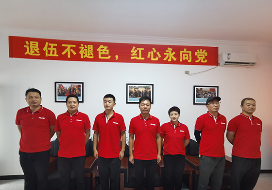 长征娱乐
举办庆八一建军节活动